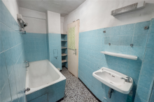 Bad mit Wanne in Wohlf�hloase verwandeln Sanierungsobjekt mit Garten in zentraler Lage von Gerach