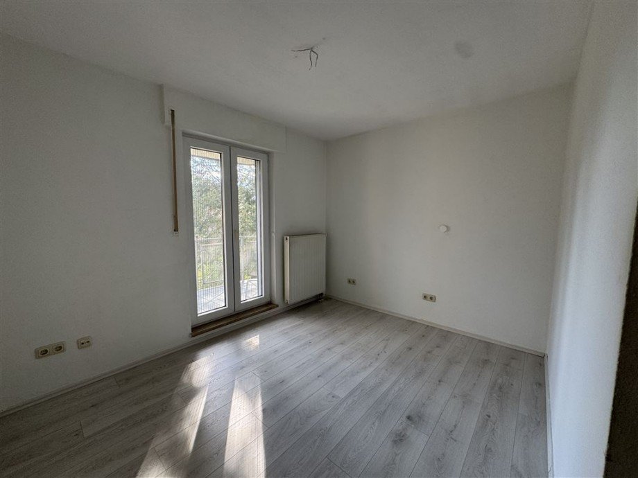 Kleineres Schlafzimmer mit Balkonzugang Etagenwohnung Kulmbach