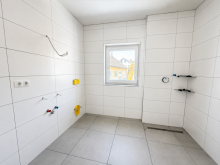 Tageslichtbad kurz vor Fertigstellung Energieeffiziente Neubauwohnung im Dachgeschoss