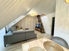 Treppe zum weiteren Zimmer Helle Maisonette-Wohnung in Petzmannsberg