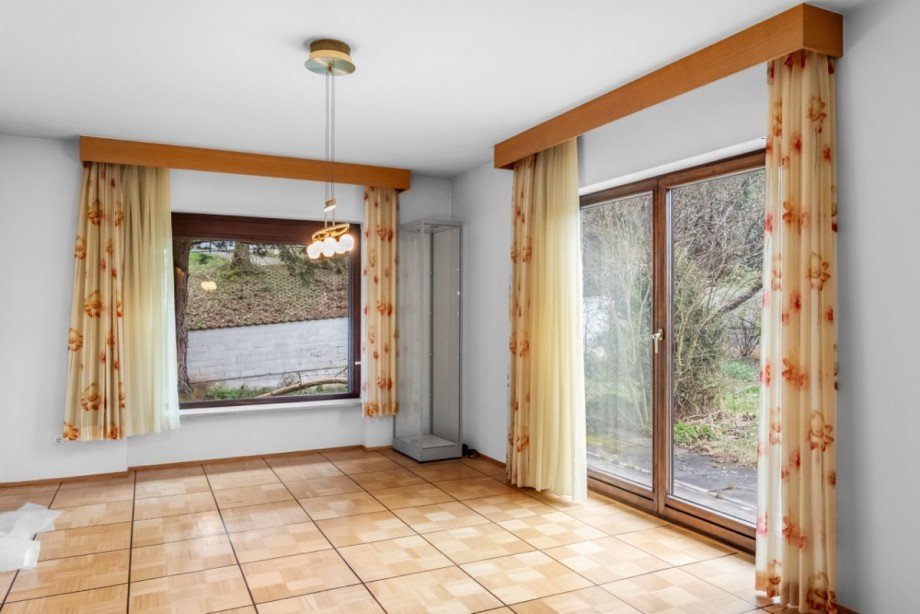Esszimmer mit Blick ins Gr�ne Einfamilienhaus Bischberg