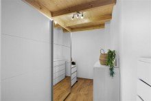 Separate Ankleidebereich im Schlafzimmer Modernes Einfamilienhaus mit Gartenprojekt in Gerach