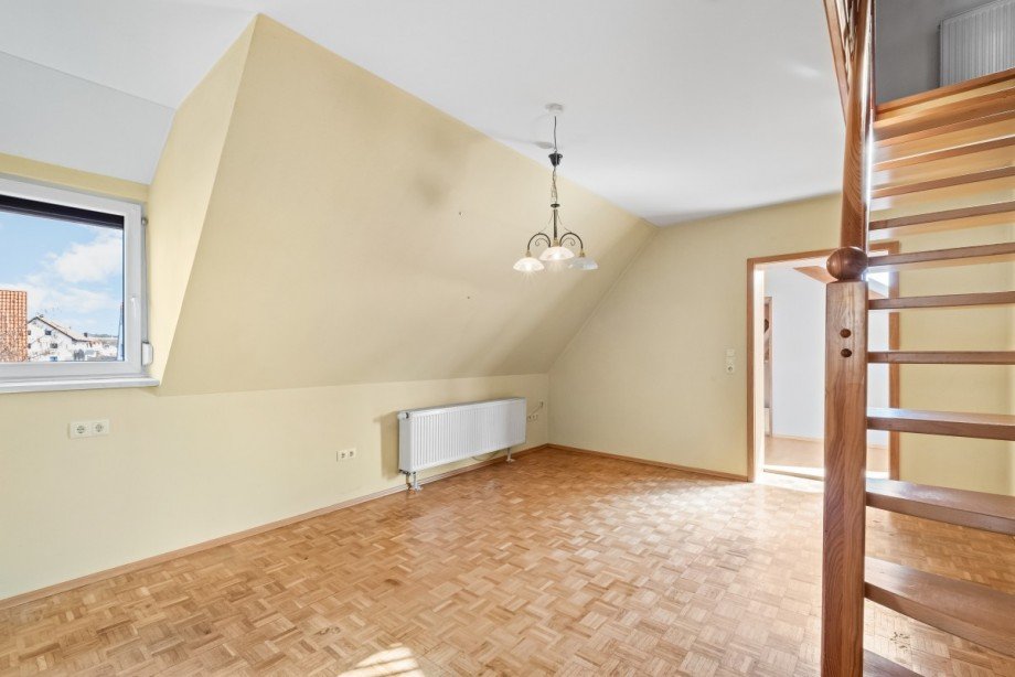 Esszimmer im OG mit Treppe zum DG Einfamilienhaus Kemmern