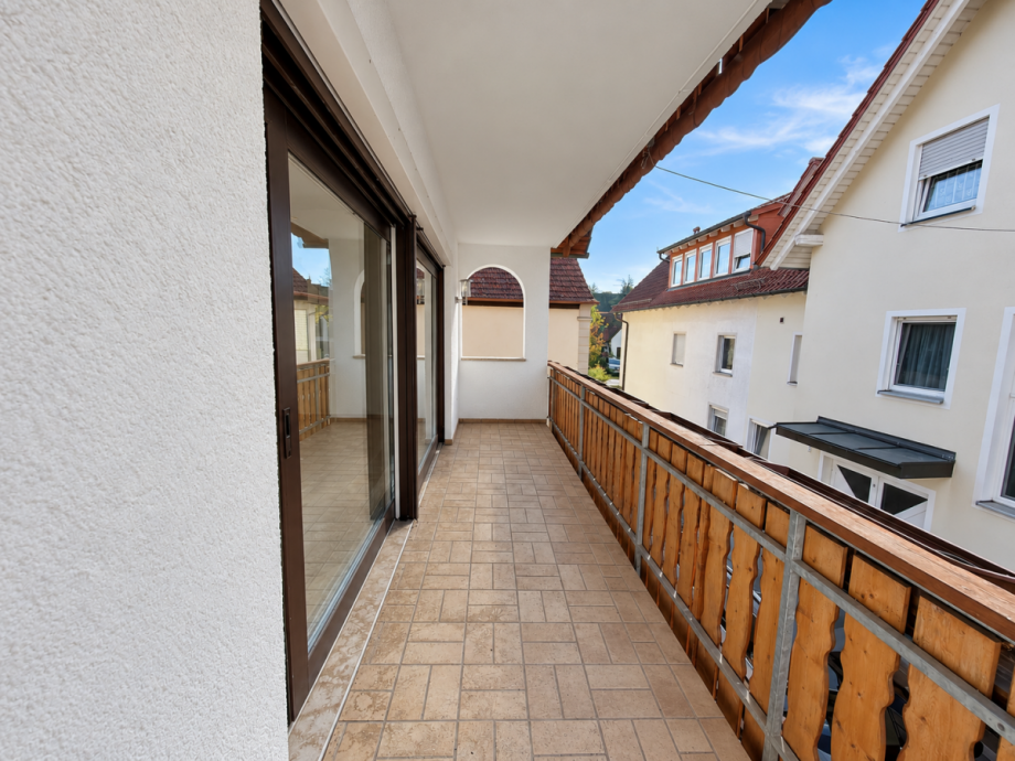 Der �berdachte Balkon, erweitert den Wohnraum Wohnung Walsdorf