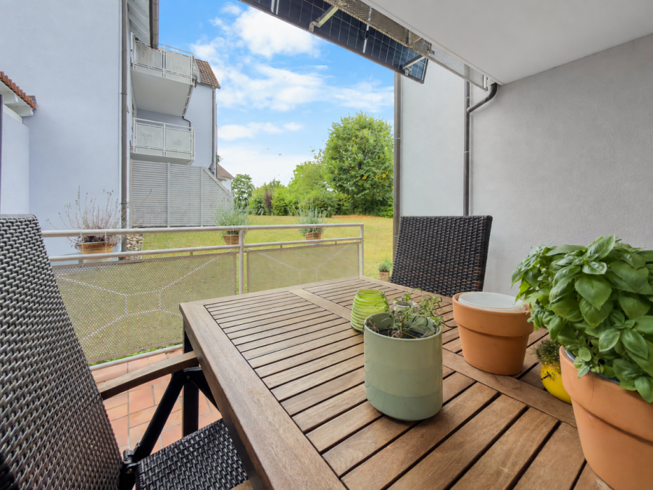 Terrasse mit Blick ins Gr�ne Etagenwohnung R�dental