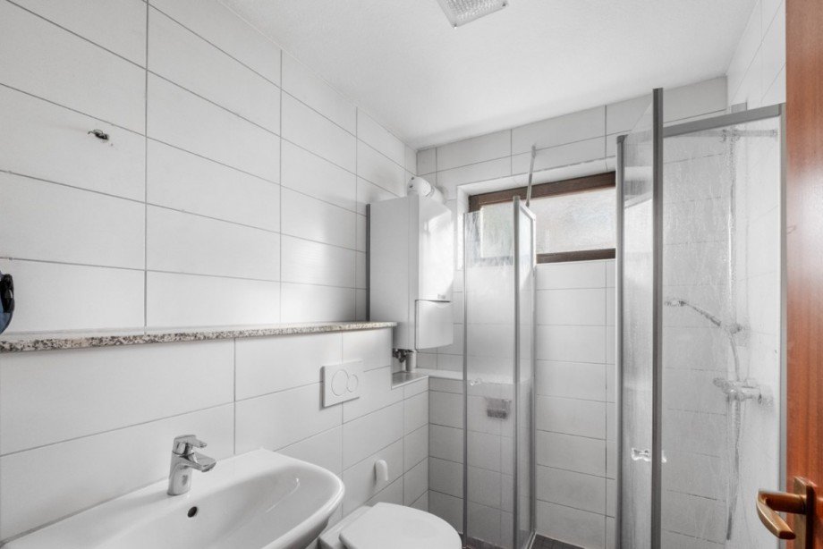 Neuwertiges Badezimmer mit Dusche Etagenwohnung Kulmbach