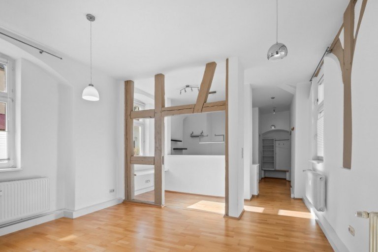 Gem�tlicher Wohnraum mit Sichtbalken Bamberg Etagenwohnung Attraktive 2-Zimmer-Wohnung mit Einbauk�che in zentraler Lage