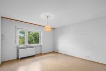 Schlafzimmer mit guter Raumgr��e Zwei Wohneinheiten und Raum f�r mehr - Mehrfamilienhaus mit Potenzial in Bischberg
