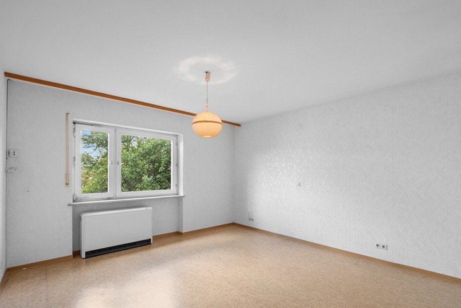 Schlafzimmer mit guter Raumgr��e Zweifamilienhaus Bischberg