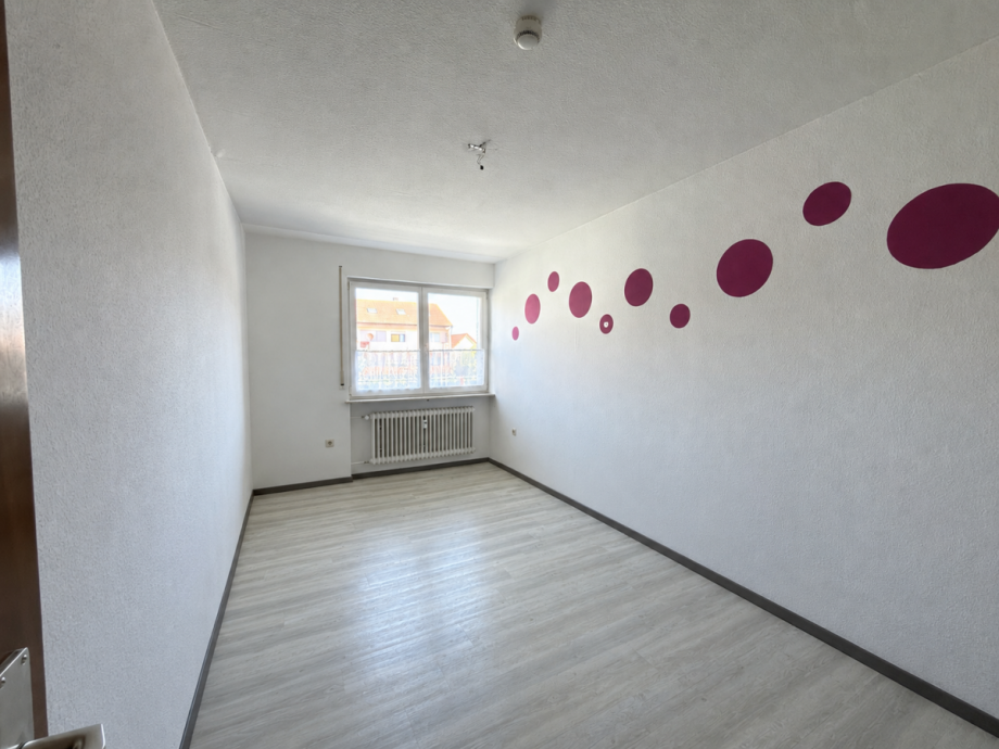 Eines von zwei weiteren Zimmern Etagenwohnung Walsdorf