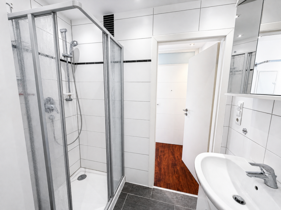 Duschbad in zeitlosen Wei� Etagenwohnung Bamberg