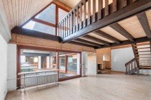 Wohnbereich mit Galerie und Kamin Charakter. Geschichte. Best�ndigkeit. 
Wohn- und Gesch�ftshaus mit Apotheke