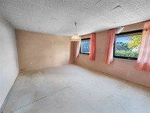 Gro�z�giges, helles Schlafzimmer Sanierungsobjekt mit Garten in zentraler Lage von Gerach