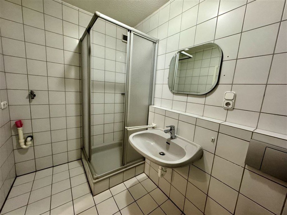 Schlichtes Bad mit Waschmaschinenanschluss Erdgeschosswohnung Kulmbach