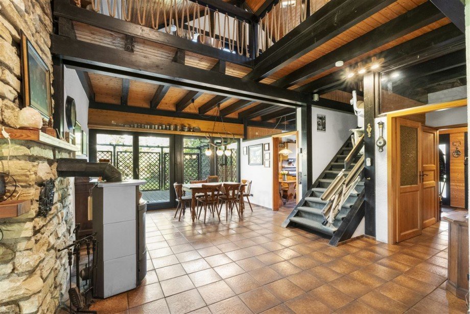 Gro�es Esszimmer mit Schwedenofen Einfamilienhaus Cadolzburg