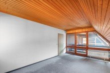 Wohnbereich mit eigenem Balkon Charakter. Geschichte. Best�ndigkeit. 
Wohn- und Gesch�ftshaus mit Apotheke