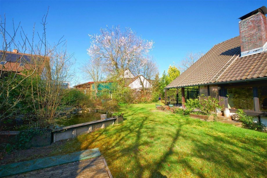Sch�ner gro�er Garten mit Teich Einfamilienhaus Cadolzburg