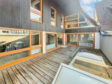 Terrasse als private Wohlf�hloase Charakter. Geschichte. Best�ndigkeit. 
Wohn- und Gesch�ftshaus mit Apotheke