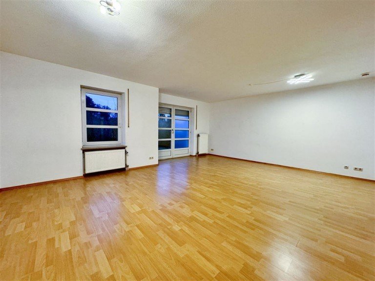 Wohnraum mit Zugang zur Terrasse Kulmbach Erdgeschosswohnung Gro�z�gige 1-Zimmer Wohnung mit Terrasse in Kulmbach