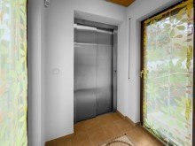 Oder bequem mit dem Aufzug in alle drei Etagen Gro�z�gig Wohnen in begehrter Lage -  Ihr neues Zuhause in Bischberg