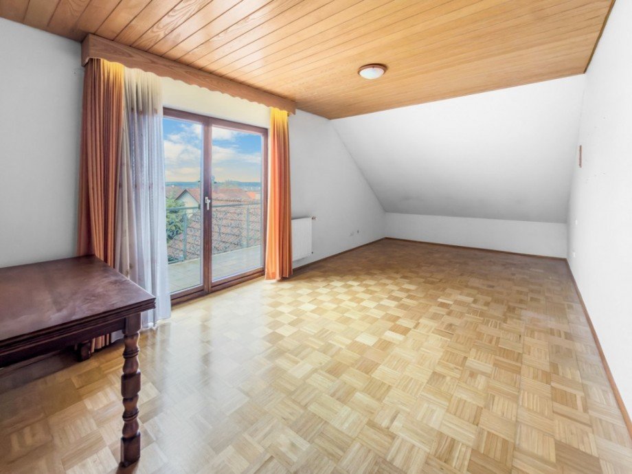 Eines von zwei Kinderzimmer mit Zugang zum Balkon Einfamilienhaus Bischberg