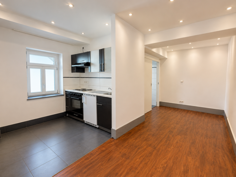 Blick auf Wohnraum und K�che Bamberg Etagenwohnung Kompakt, modern und sofort bezugsbereit