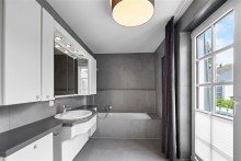 Sch�nes, helles Badezimmer Moderne Wohnung in Traumlage - am Dechsendorfer Weiher