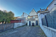 Hausr�ckseite mit Blick auf den Hof Sanierungsobjekt mit Garten in zentraler Lage von Gerach