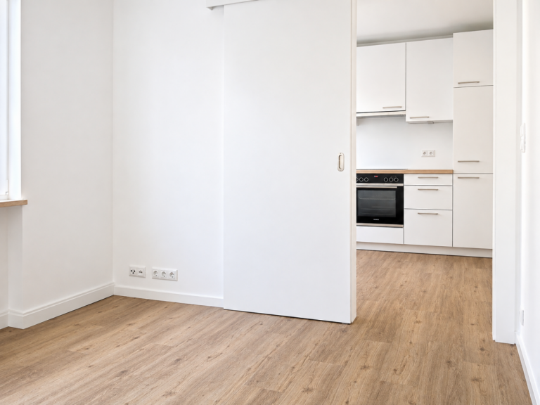 Schlafzimmer mit Schiebet�r Eltmann Etagenwohnung Zentrale 2-Zimmer-Wohnung mit modernem Wohnkomfort