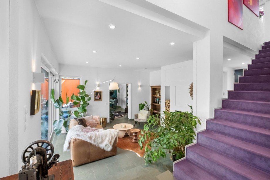 �ber eine Treppe ins ger�umige UG Einfamilienhaus Roth