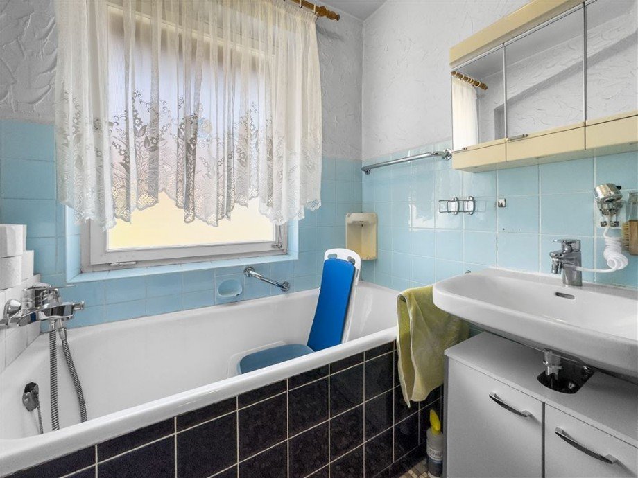 Helles Bad mit Potenzial f�r Neues Einfamilienhaus Heinersreuth , Kr Bayreuth