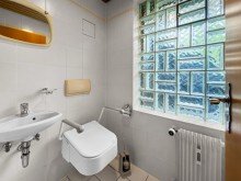 Zus�tzliches WC im Treppenhaus Ein Haus voller M�glichkeiten - f�r Familien, Generationen und Investoren