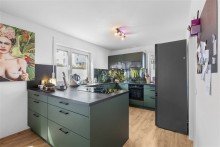 Moderne K�che mit praktischer Speisekammer Modernes Einfamilienhaus mit Gartenprojekt in Gerach